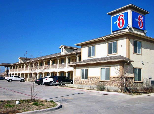 6-rhome, Tx Hotel