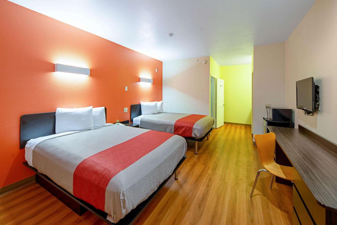 Hotel 6-rhome, Tx 2*