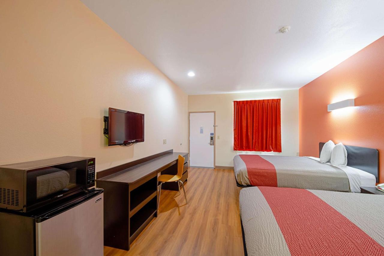 6-rhome, Tx Hotel