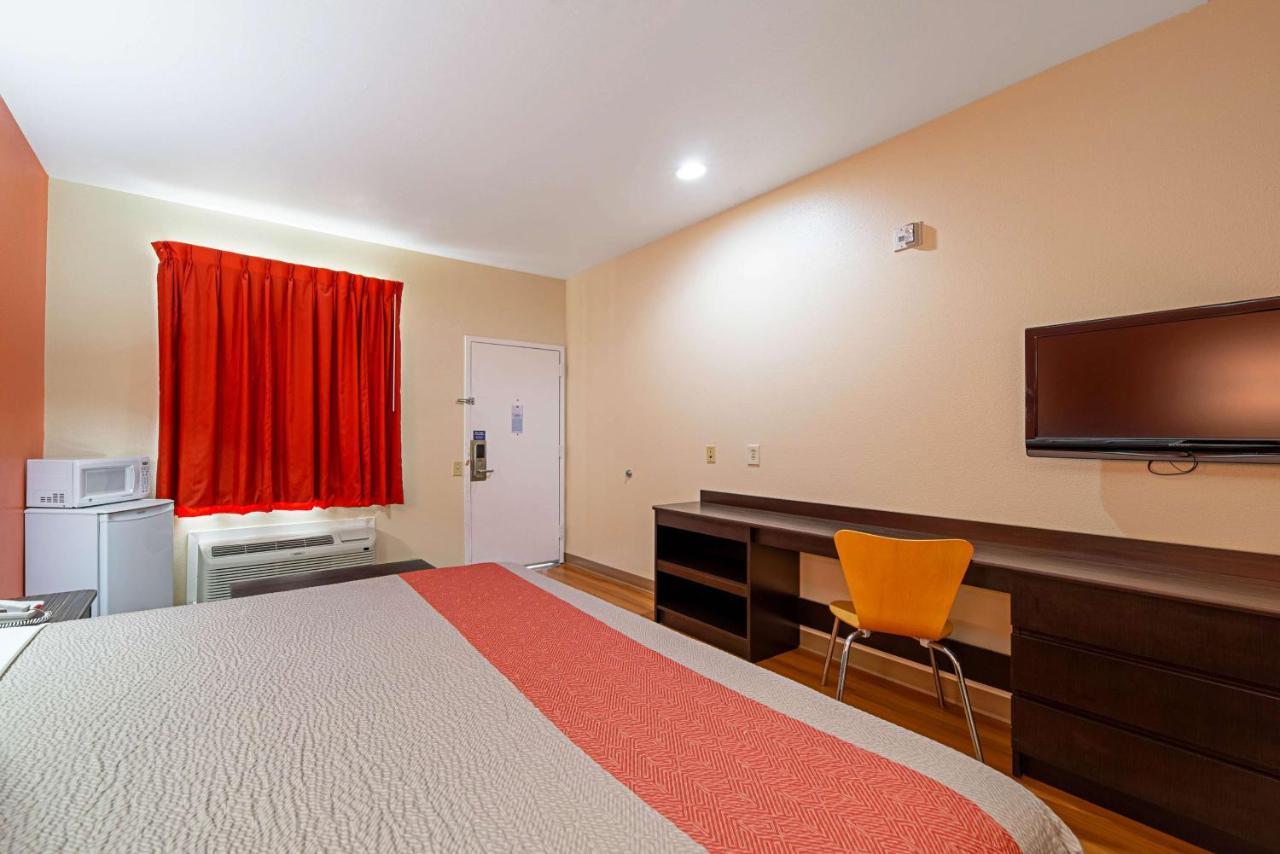 Hotel 6-rhome, Tx 2*