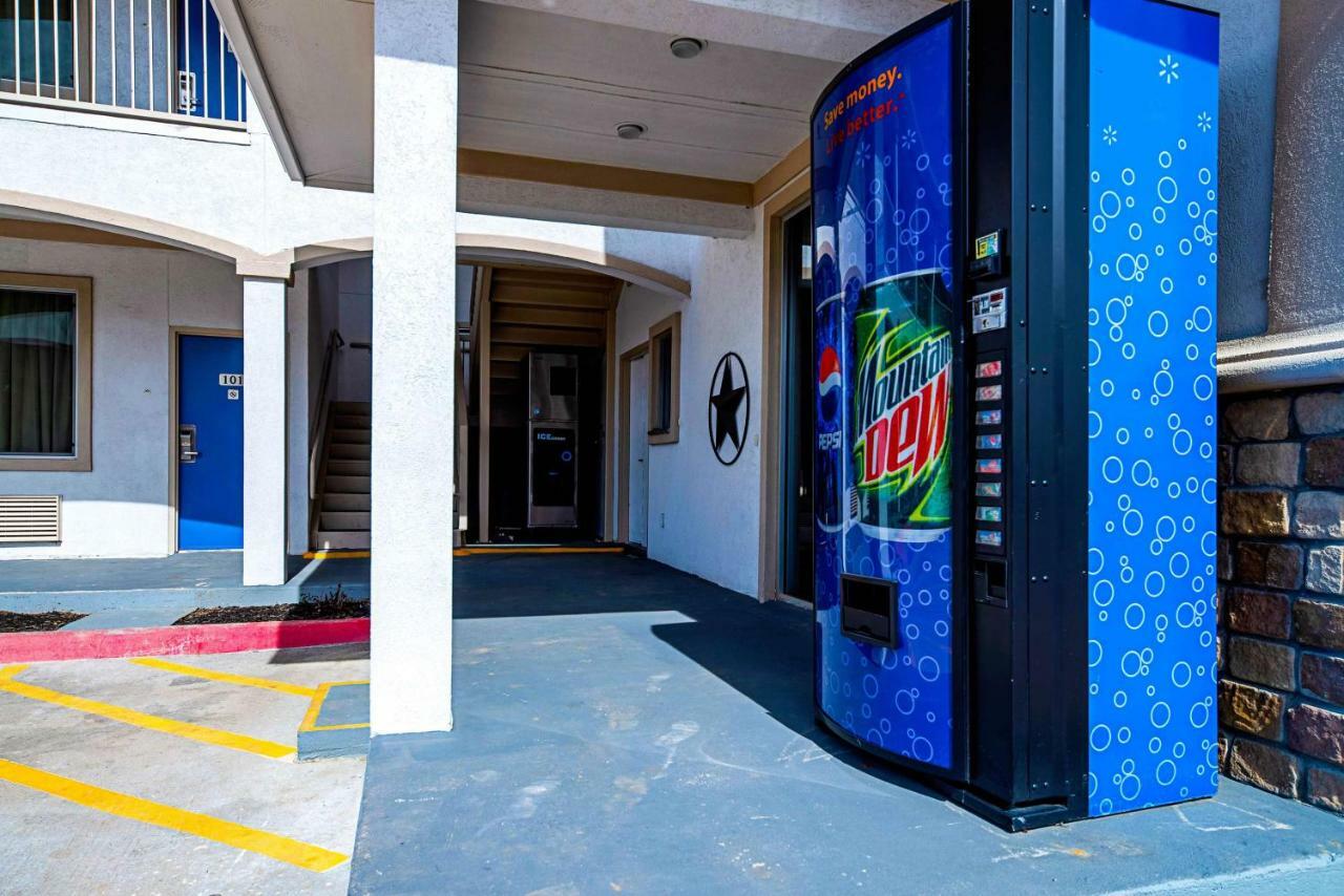 6-rhome, Tx Hotel