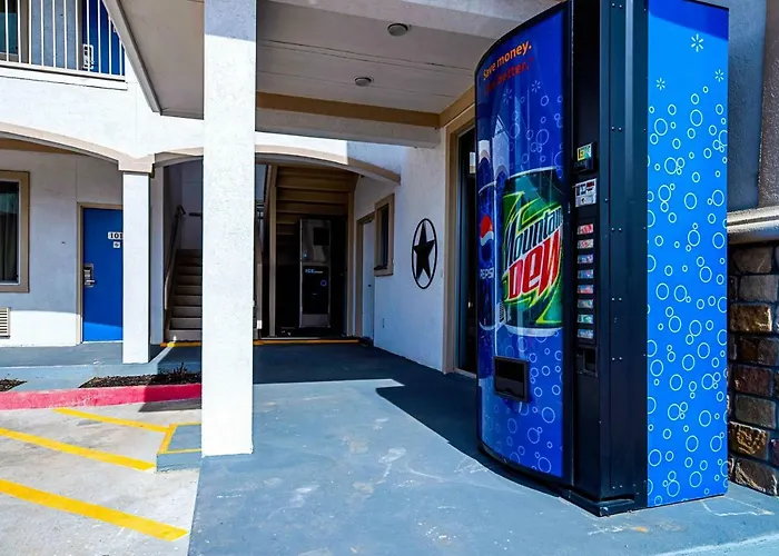 Motel 6-Rhome, Tx