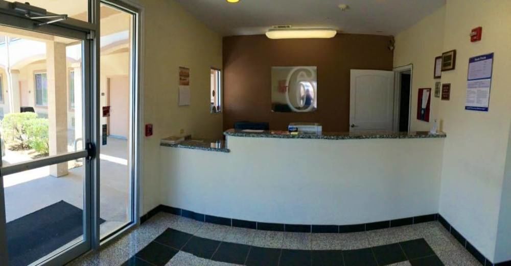 6-rhome, Tx Hotel