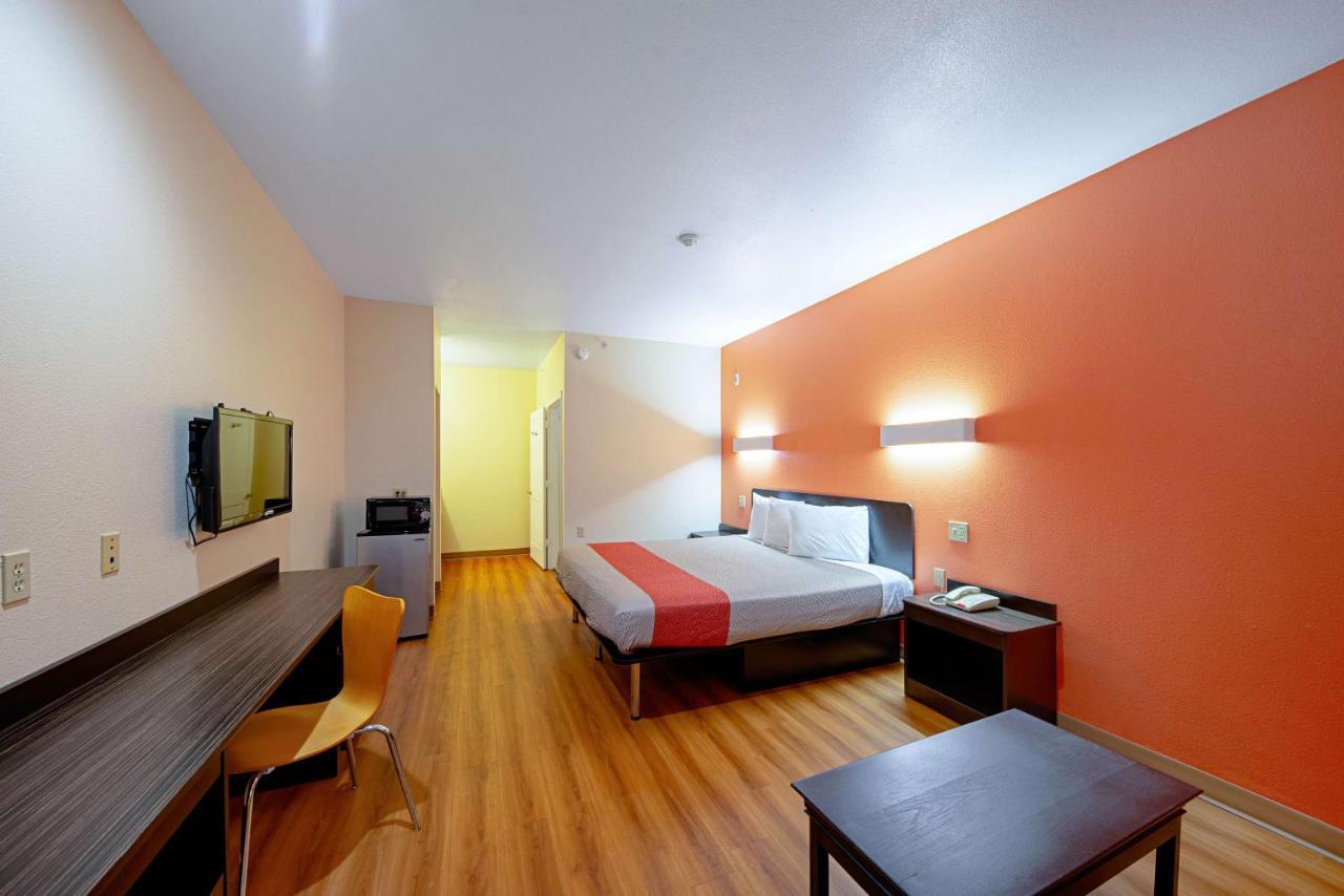 Hotel 6-rhome, Tx Rhome