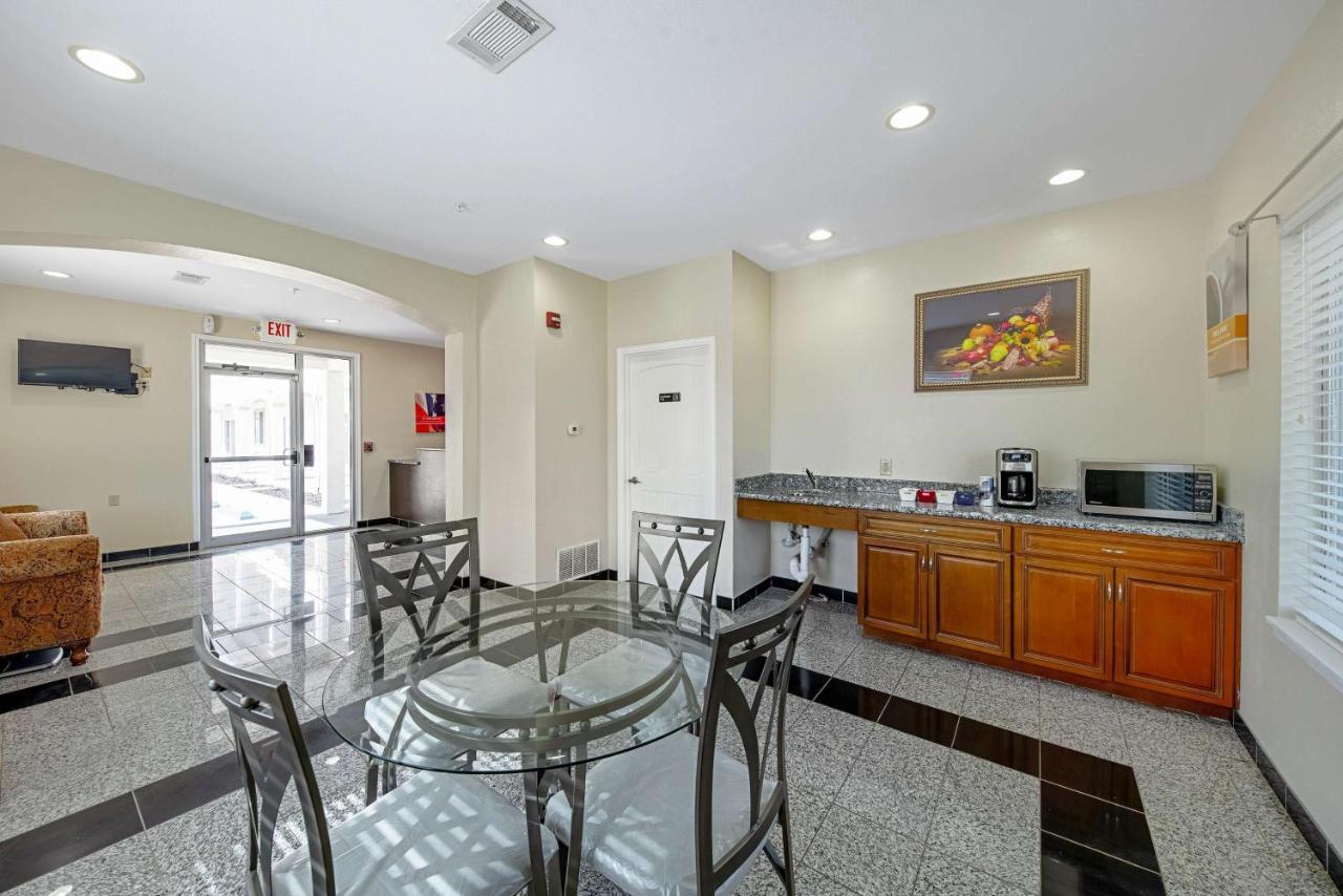 6-rhome, Tx Hotel