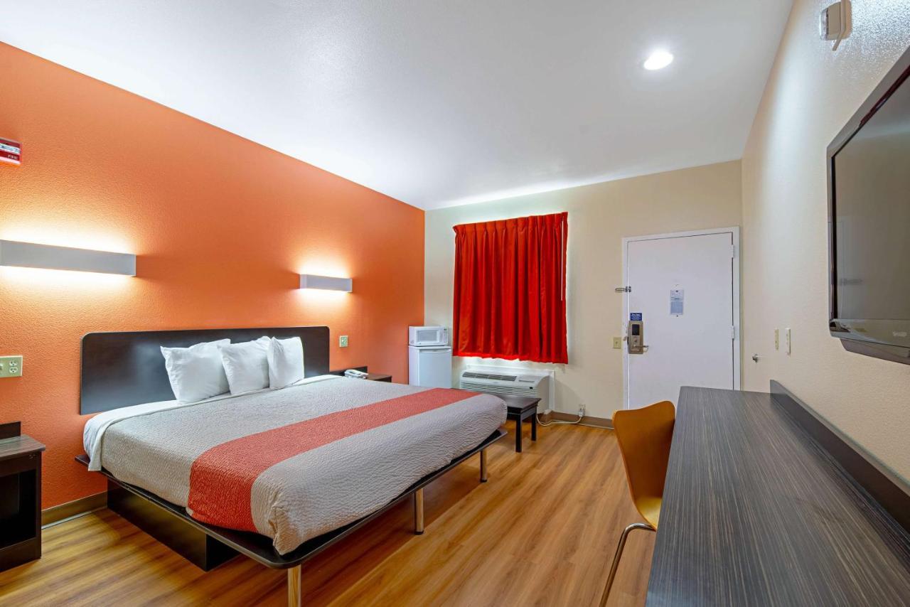6-rhome, Tx Hotel 2*