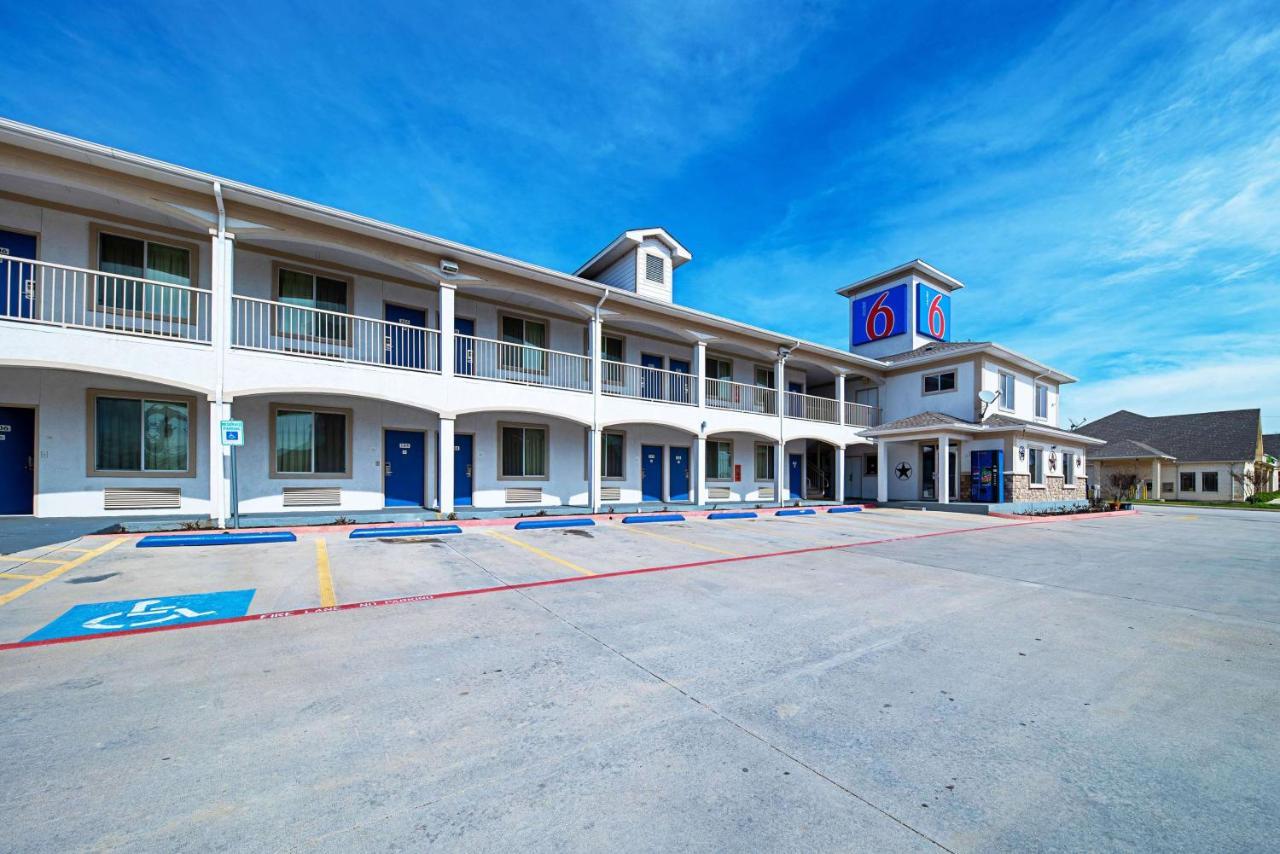 Hotel 6-rhome, Tx 2*
