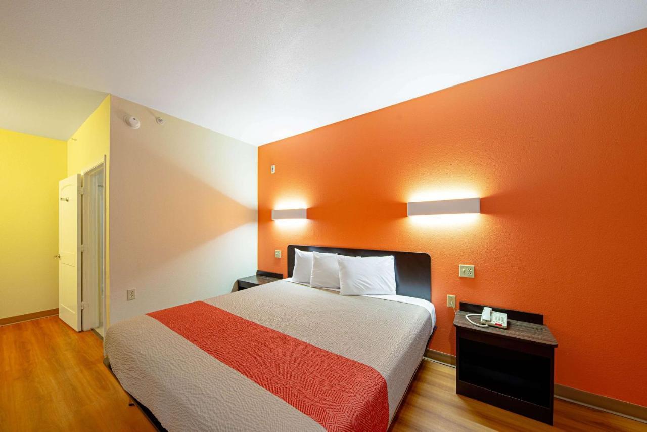 6-rhome, Tx Hotel 2*