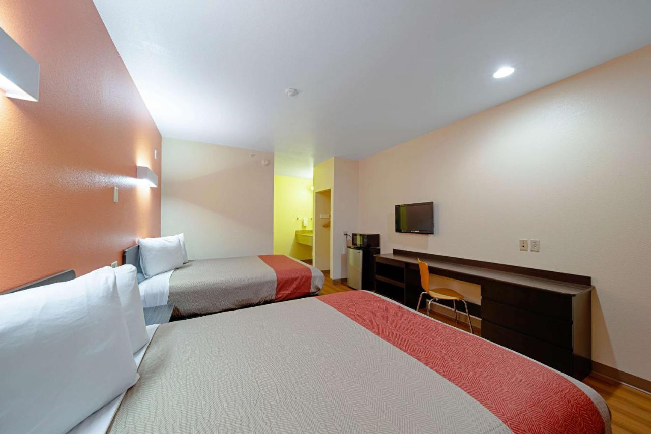 6-rhome, Tx Hotel 2*
