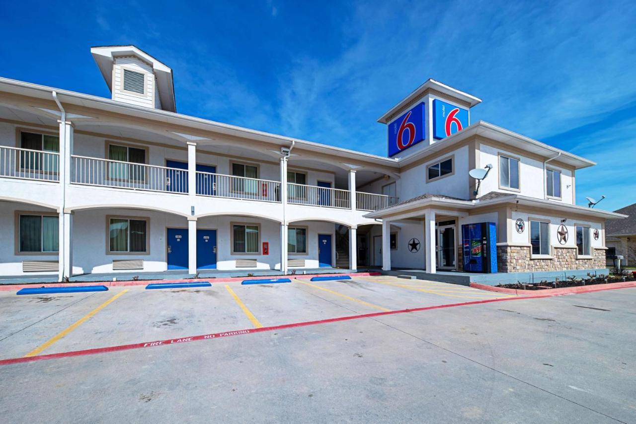 Hotel 6-rhome, Tx 2*